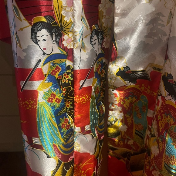 Elegant Red and White Kimono Robe - Picture 6 of 14